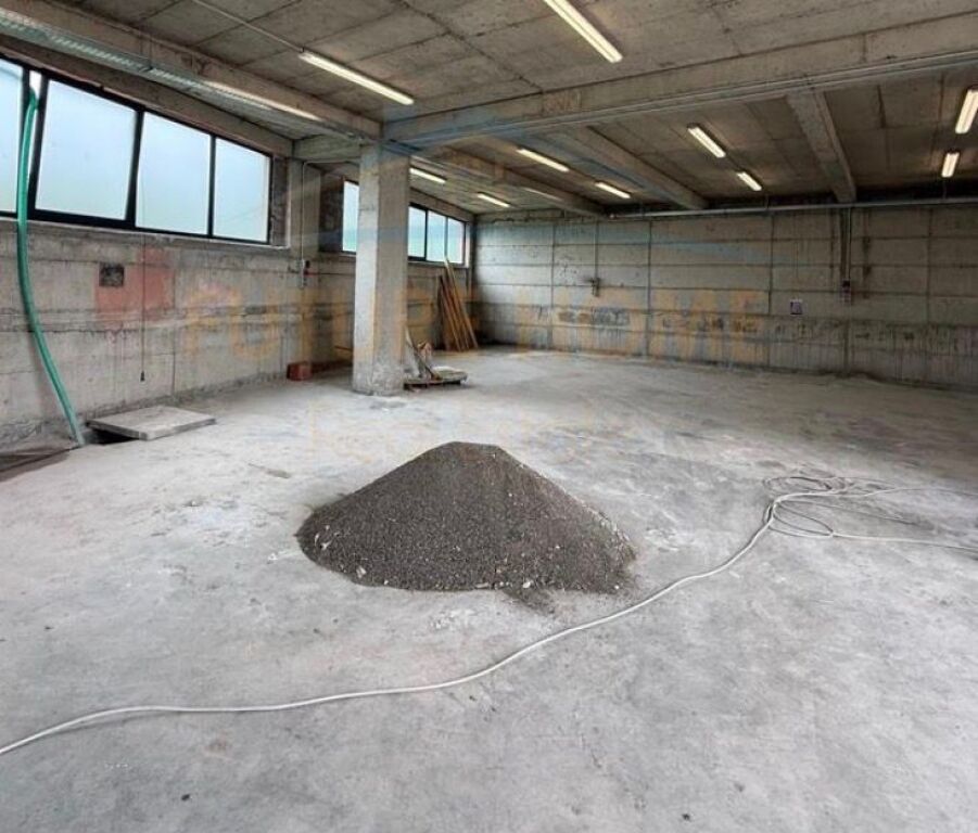 Rent, Warehouse, Peze-Helmes