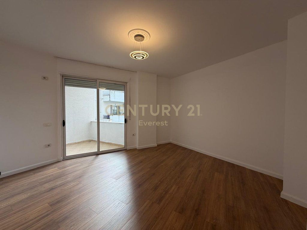 FRESKU, SHESIM APARTAMENT 2+1+2