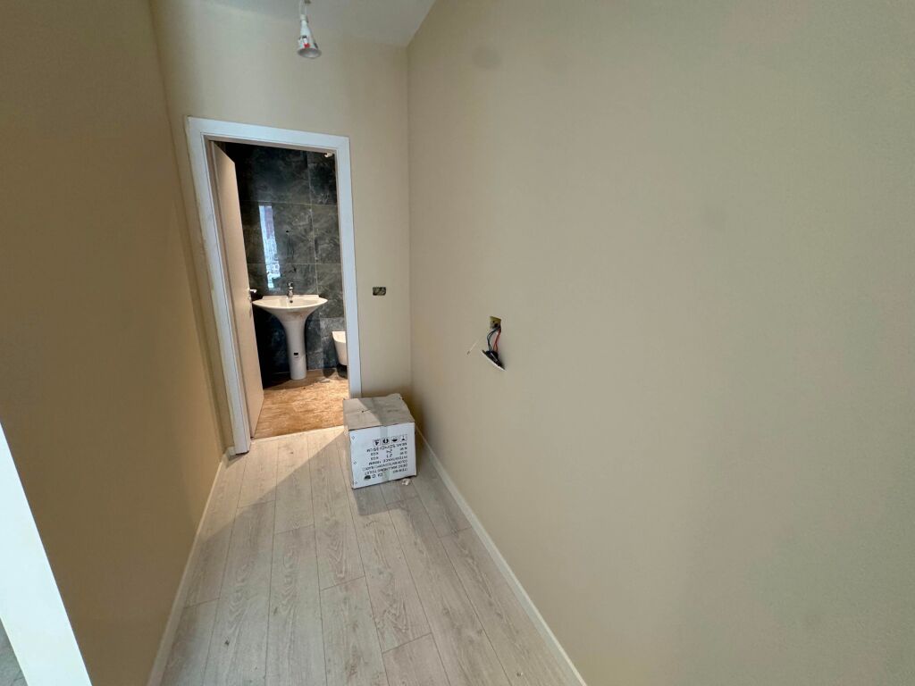 Shitet Apartament 3+1+2 Zogu i zi