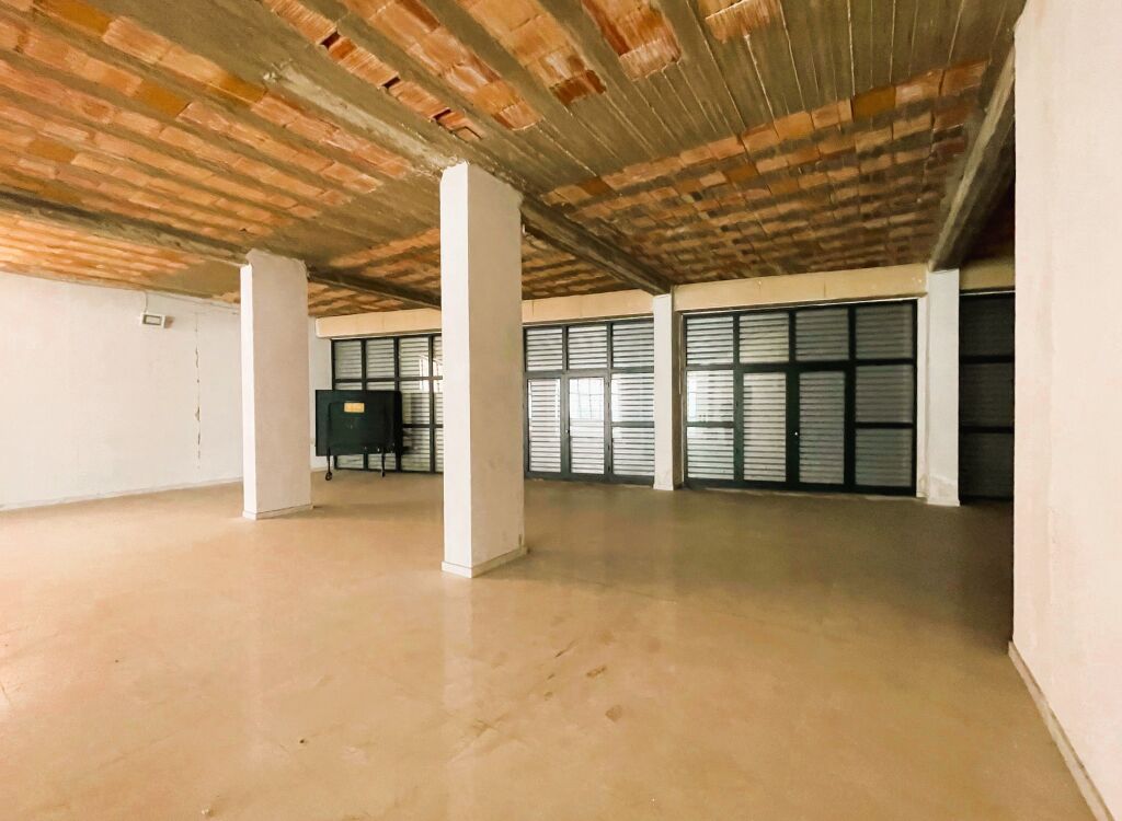 🏢Commercial Space for Rent at the Commune Overpass🔥