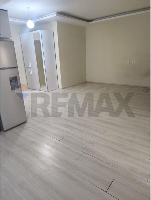 Apartament - Për Shitje - Rruga 5 Maji, Tiranë