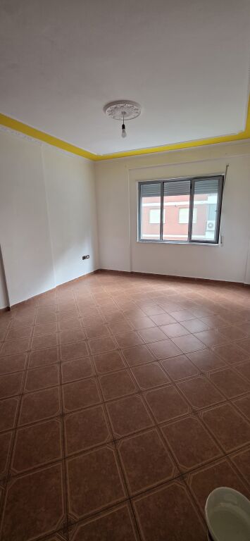 1+1, empty apartment with elevator, Yzberisht, 300 thousand lek