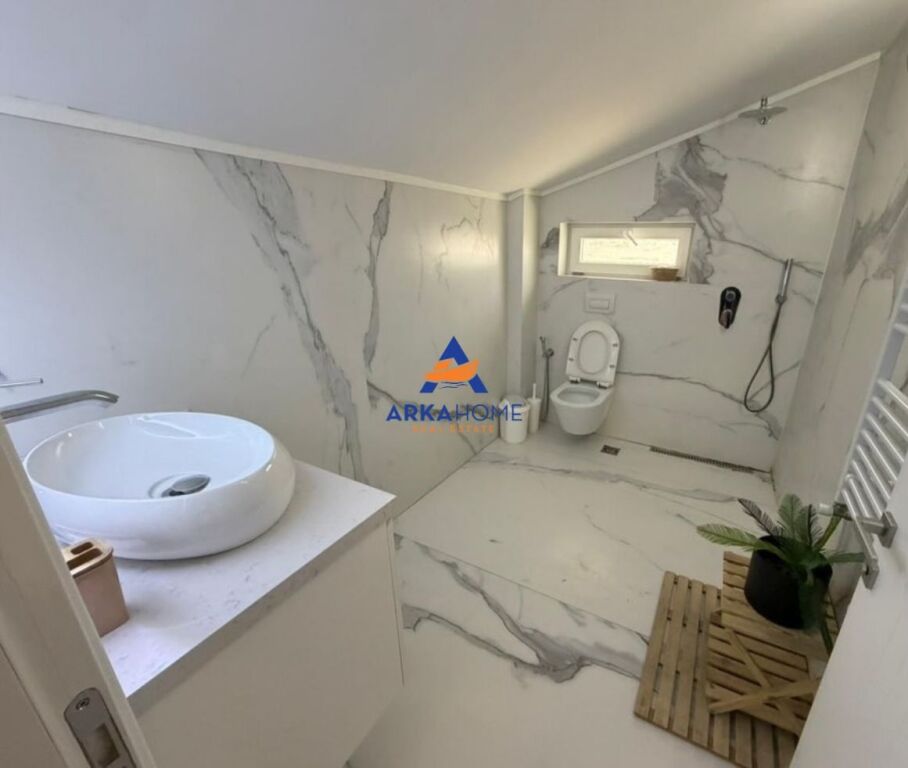 JEPET ME QERA VILE 200M2 "SECRET GARDEN, TEG" 1500 EURO