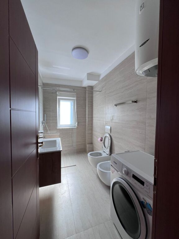 🏢Pas Ambasades Amerikane,jepet me qera apartament 2+1,i mobiluar 80,000Leke