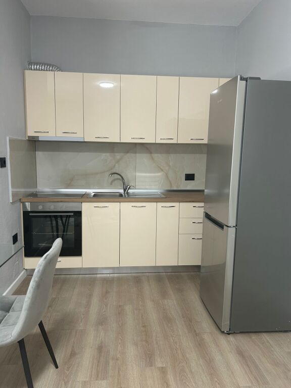 Qera | Shtëpi private 2 + 1 | Poligrafiku | 450 €/muaj
