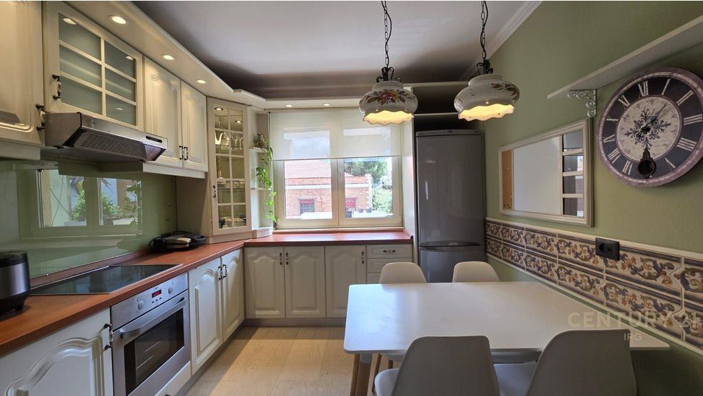 Apartament 3+1 Me Qira në Rruga e Durresit, Tiranë !!