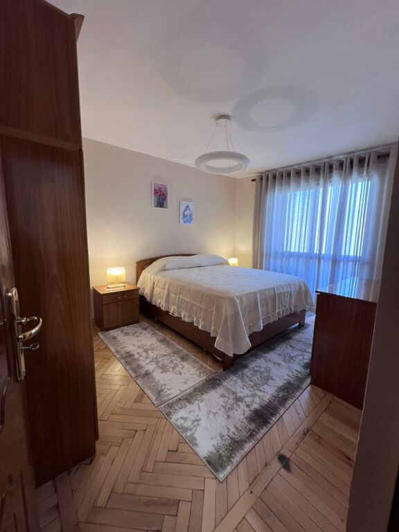 🏢Pas Ambasades Amerikane,jepet me qera apartament 2+1,i mobiluar 80,000Leke