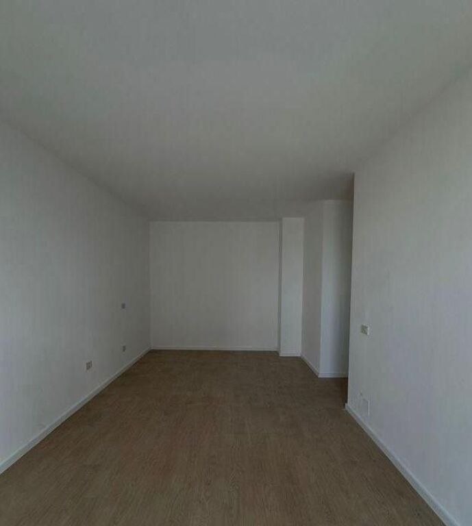 Jepet me qira ambient zyre tek Golden Tower