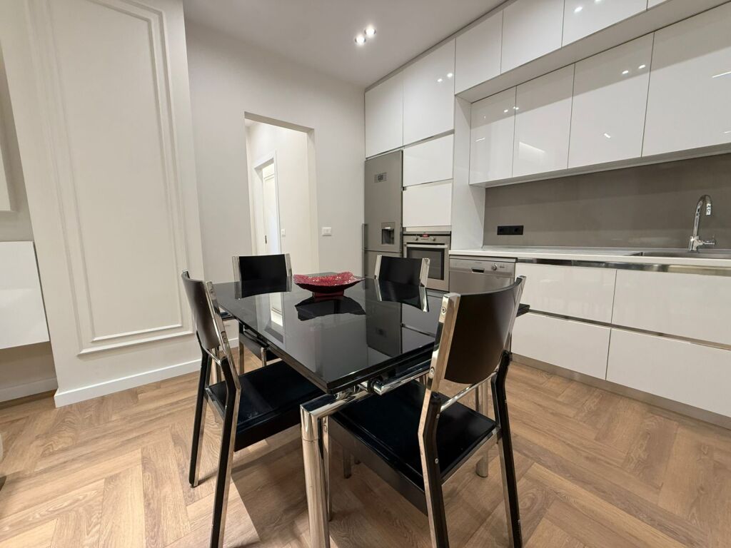 APartament me qera - Pazari  i Ri