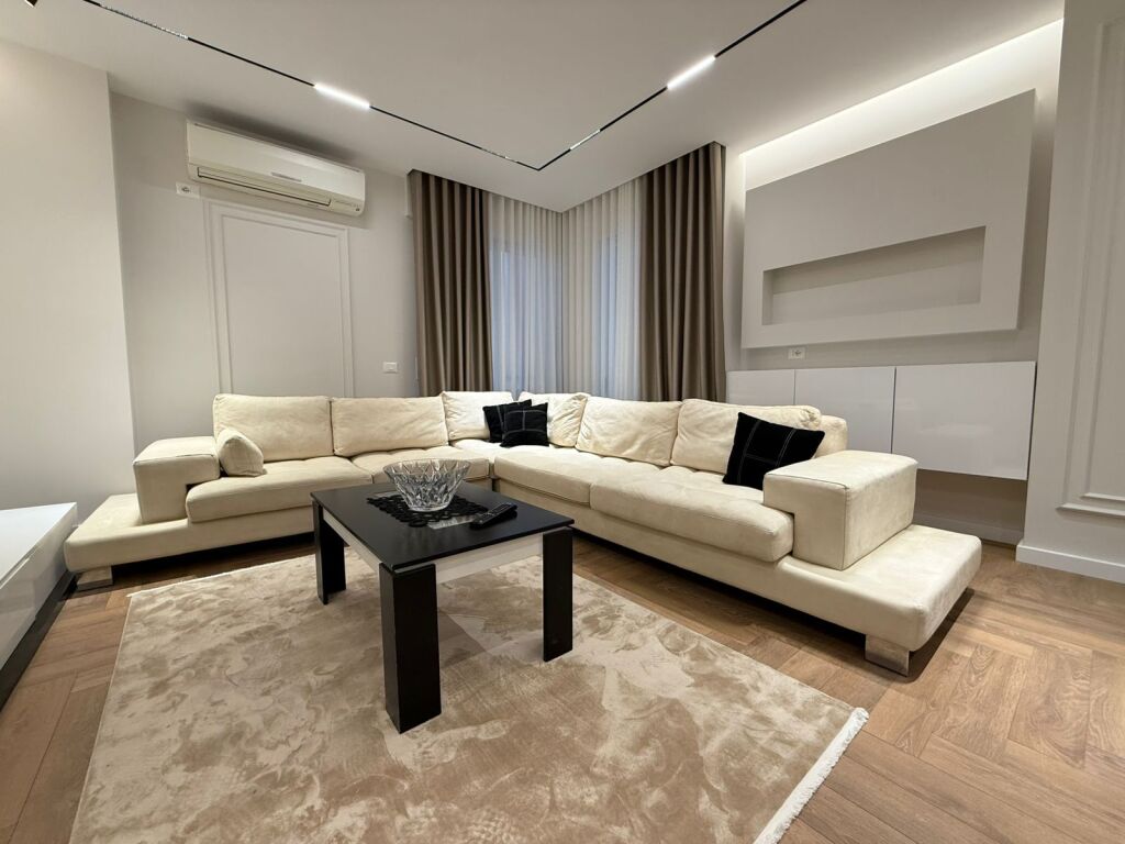 APartament me qera - Pazari  i Ri