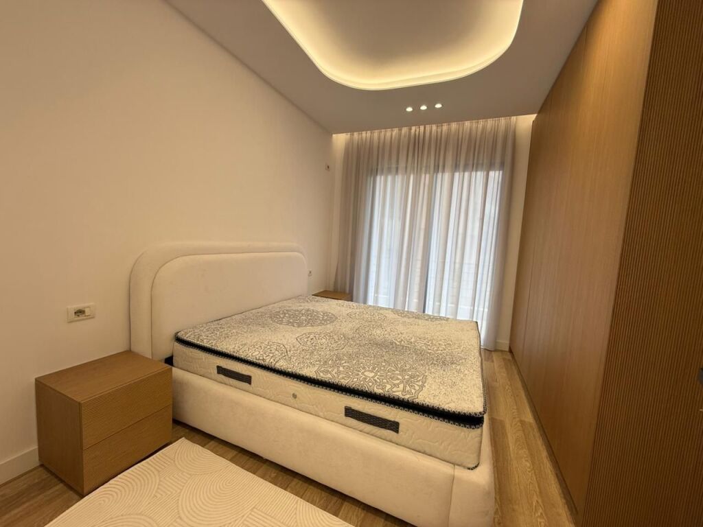 Shitet Apartament 1+1 , Astir