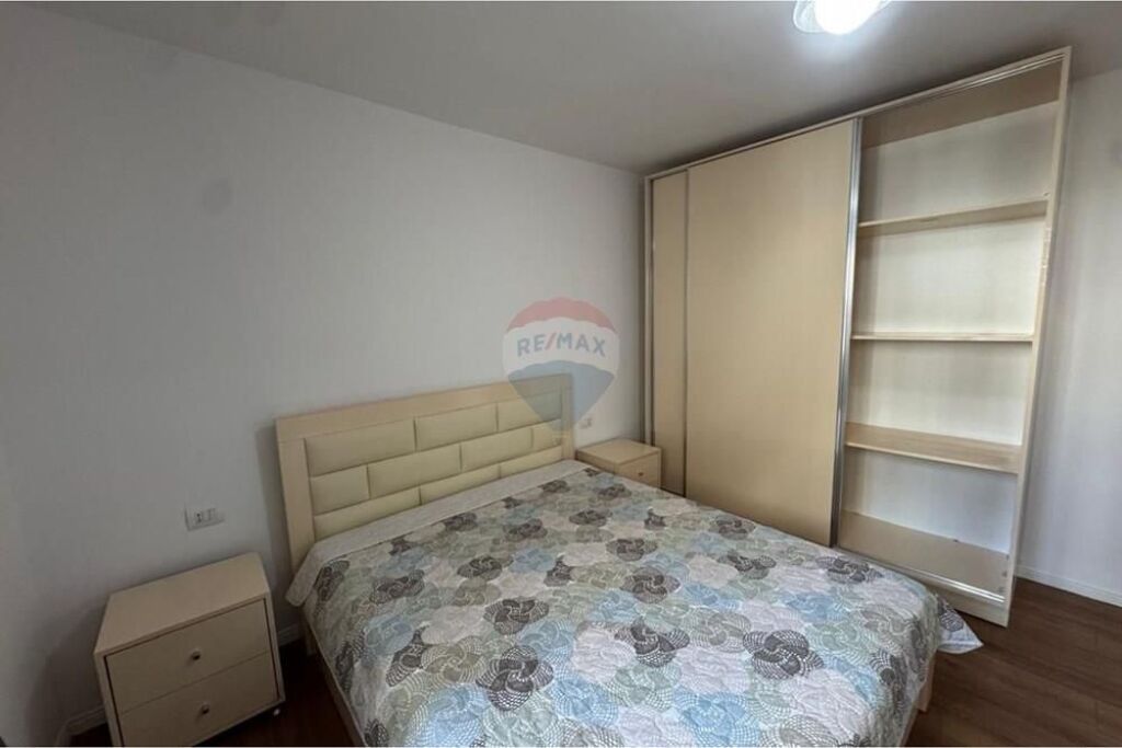 Apartament - Për Shitje - Rruga e Elbasanit, Tiranë