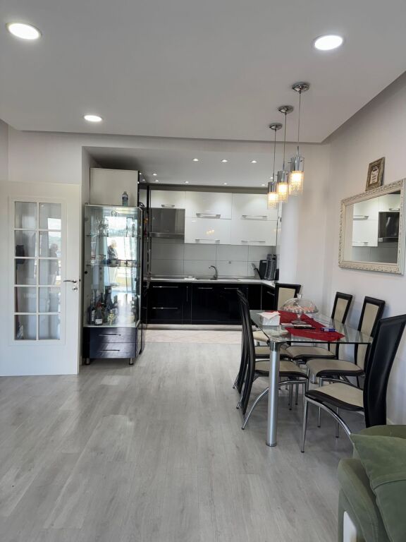 Jepet me qera Apartamenti 1+1 📍prane Pallateve te Verdha