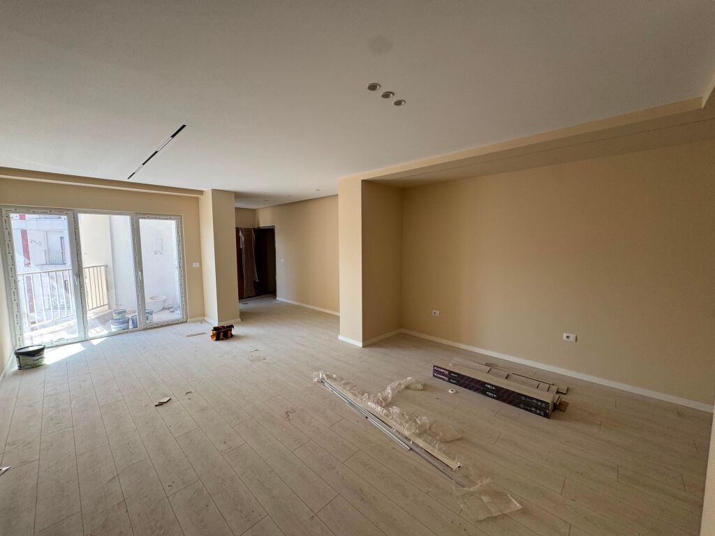 Shitet Apartament 3+1+2 Zogu i zi