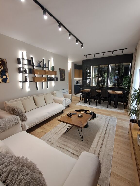 Apartament Premium me Qira 2+1+2