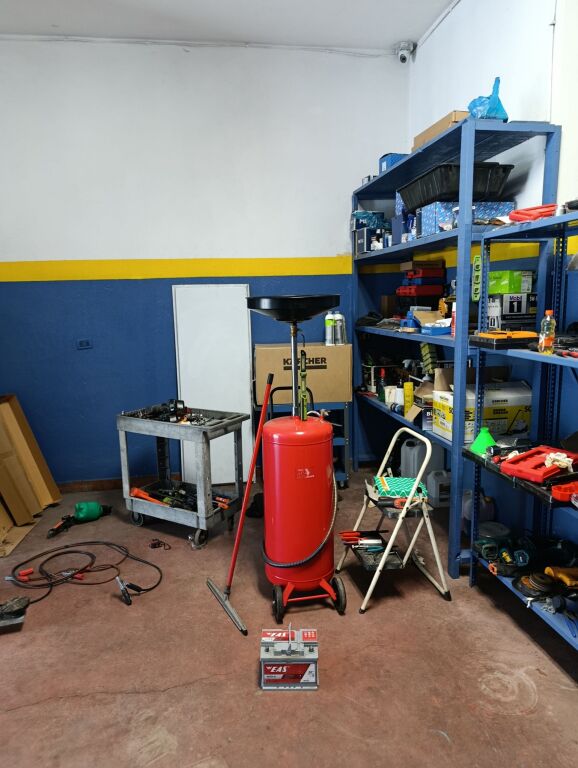 Rent | Ambjent Biznesi | Rruga Kryqi I Kuq | 1800 €/month