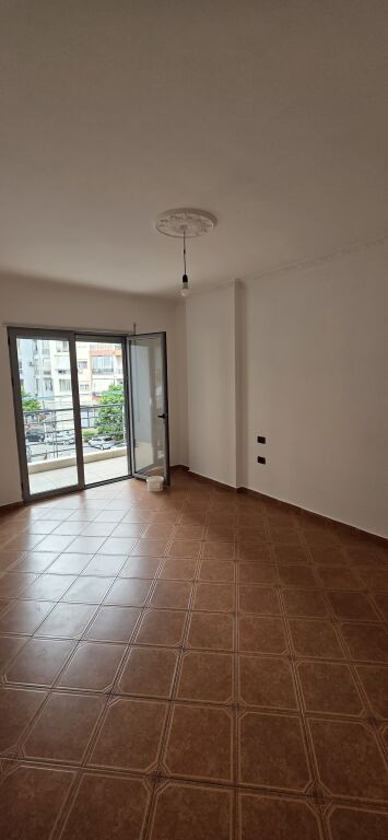 1+1, empty apartment with elevator, Yzberisht, 300 thousand lek