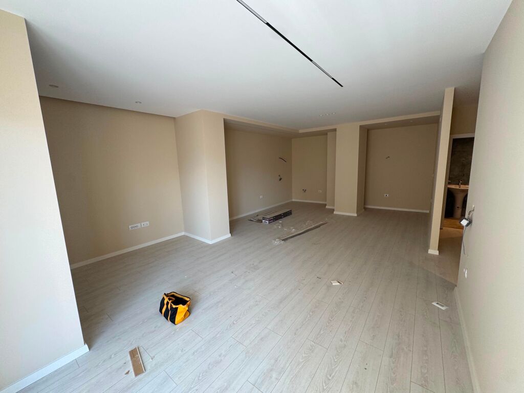Shitet Apartament 3+1+2 Zogu i zi