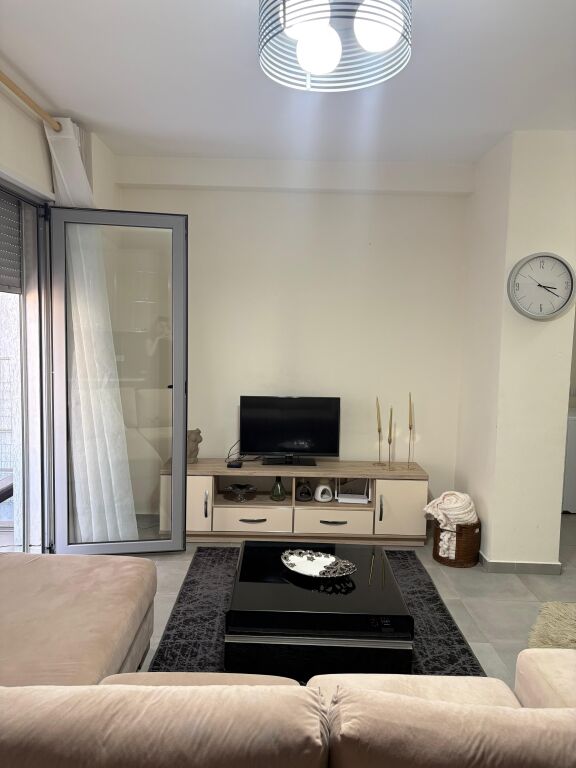 Jepet me qira apartament 1+1 pranë "Foto Durresi" – Durrës