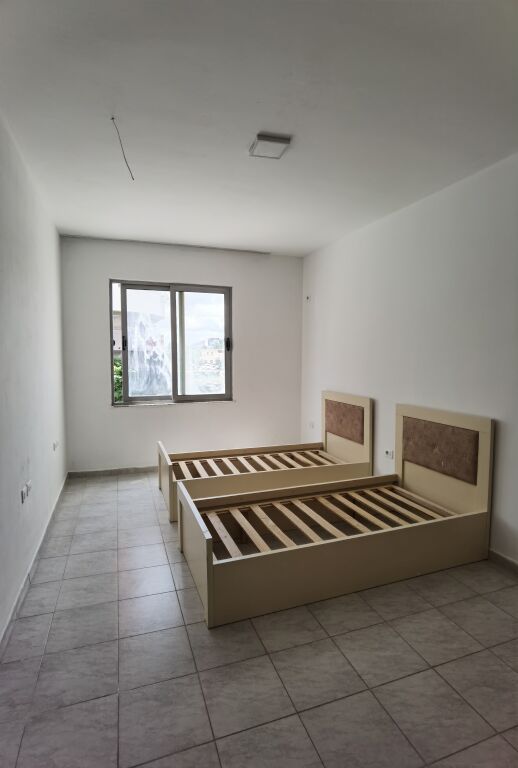 Shitet Apartament 2+1+2 prane bulevardit Migjeni ne Astir