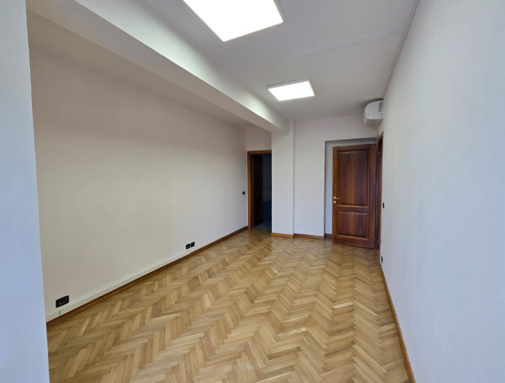 🏢 Office Space for Rent – Near Toptani Center