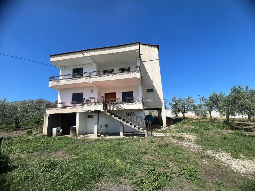 SHITET VILE 3 KATSHE + VILE 1 KATSHE PRANE RESORT VIENA DURRES 400000 EURO