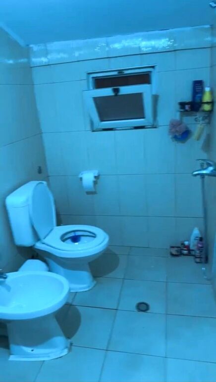 🏢Ne zonen e Rr.Durresit,prane Bllokut te Ambasadave jepet me qera apartament1+1,i mobiluar 40,000Leke
