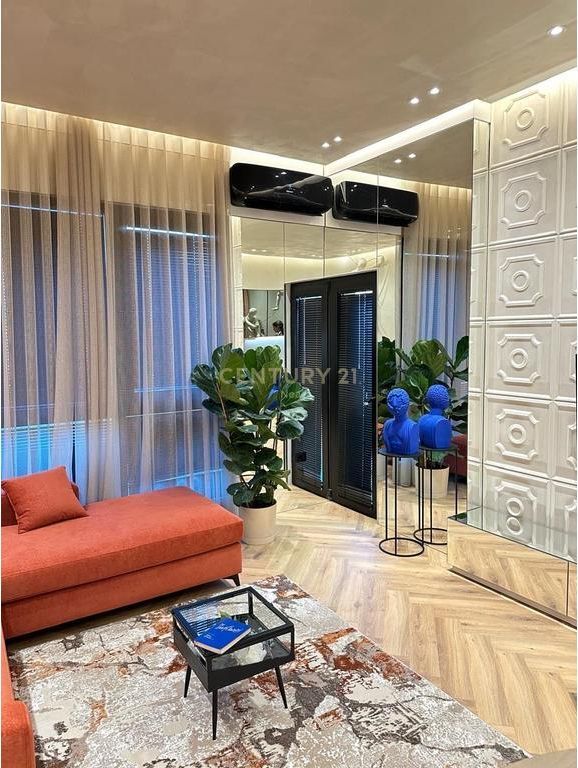 Japim me qira apartament luksoz 1+1 + post parkimi tek Square21 !!