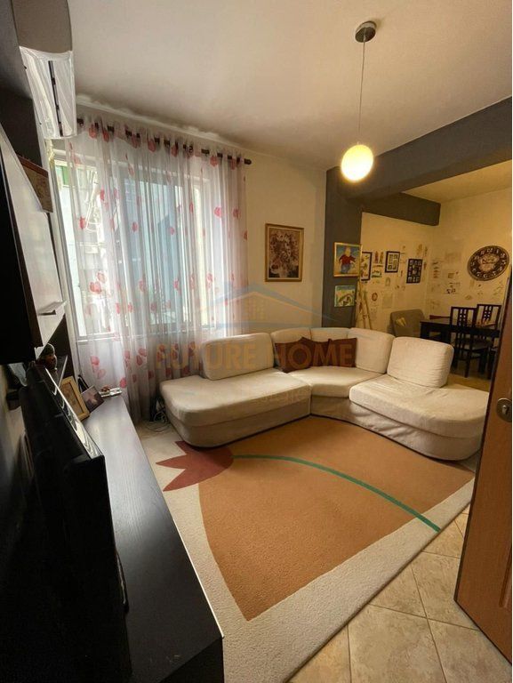 Shitet, Apartament 2+1 , Rruga e Kavajës, Tiranë
