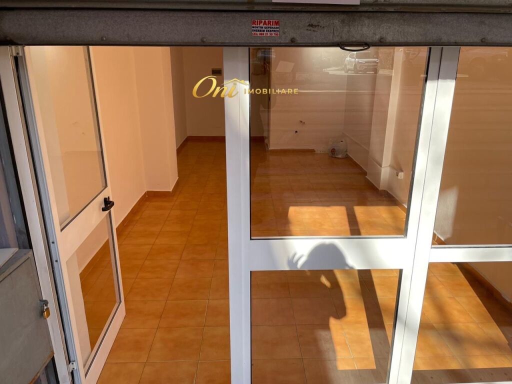 SHOP FOR RENT 33M2 PARIS COMMUNE