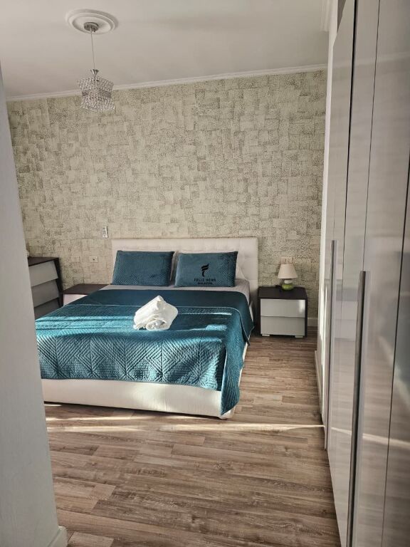 APARTAMENT ME QERA 3+1 QENDER 150.000 LEKE FH-74415