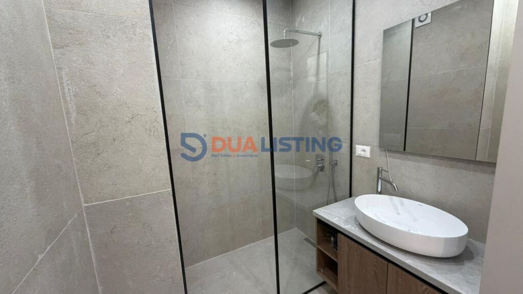 Shitet Apartament Modern 2+1 , 21 Dhjetori