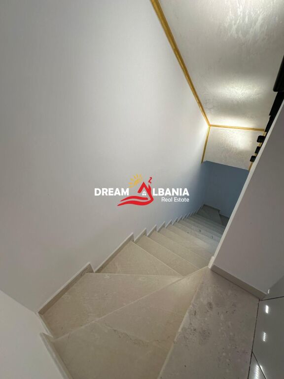 Duplex 3+1+3 me qera midis 2 Residencave Kodra e Diellit (ID 4231353).