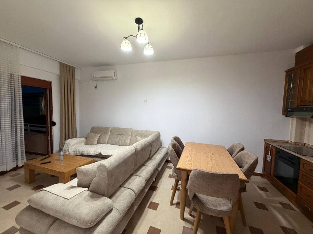 Shitet Apartament 2+1+2+2 te Pelikani, Durres