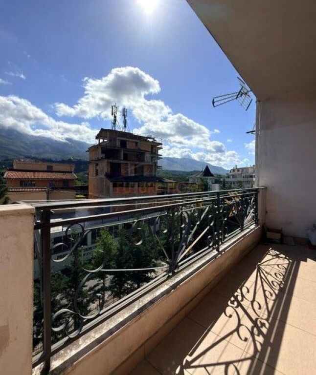 Shitet,Apartament 2+1 Fresku,Tirana  