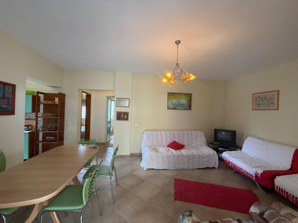 Shitet Apartament 2+1 ne Golem