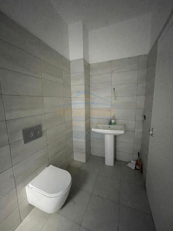 Shitet apartament 3+1+2+post parkimi Fusha e Aviacionit