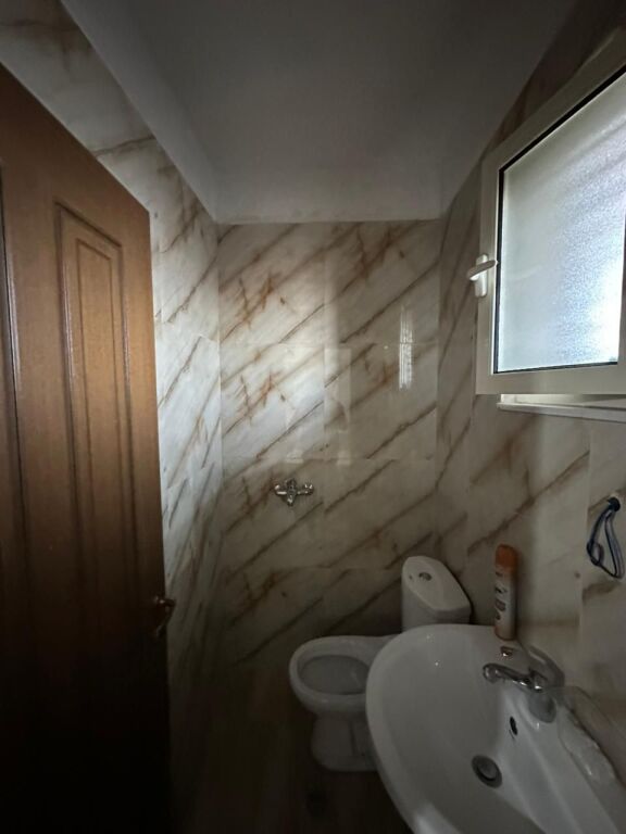 Apartament me qera 2+1+2 Spitali Durres
