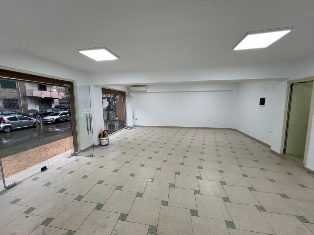 BUSINESS PREMISES FOR RENT 70 M2 NEIGHBORHOOD 17 DURRES 600 EURO