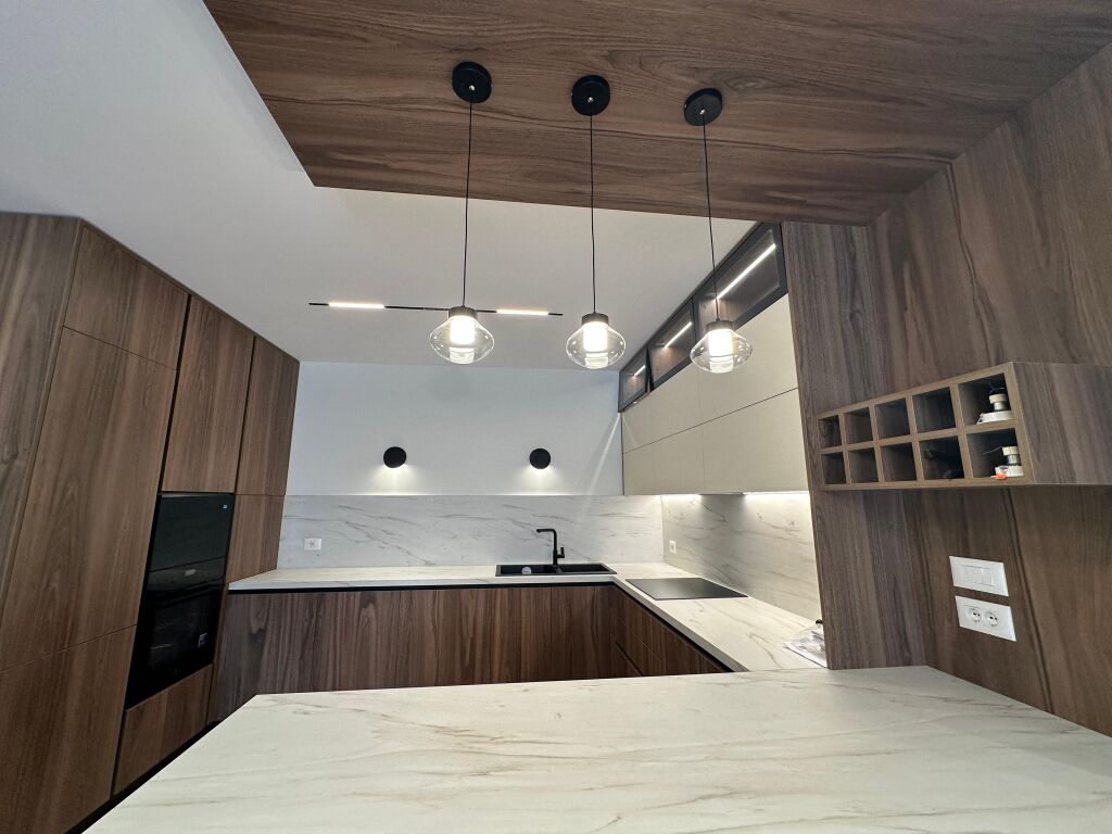 Apartament 2+1+2+post parkimi me qera tek Ish Blloku