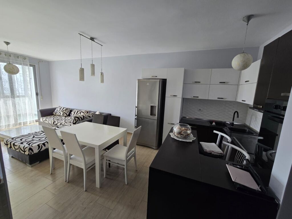 Shitet Apartament 2+1+2 te Ish Urt, Durres