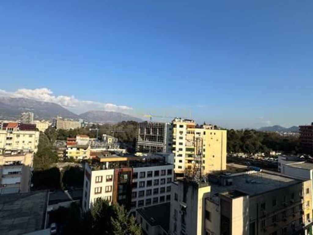 APARTAMENT ME QERA 2+1 PRANE LIQENIT ARTIFICAL TE TIRANES DHE ART TURBINA