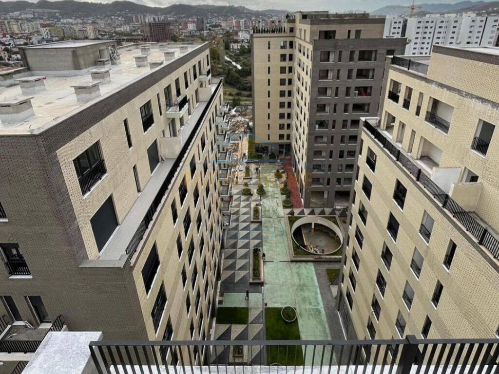 Shitet apartament 3+1+2+post parkimi Fusha e Aviacionit