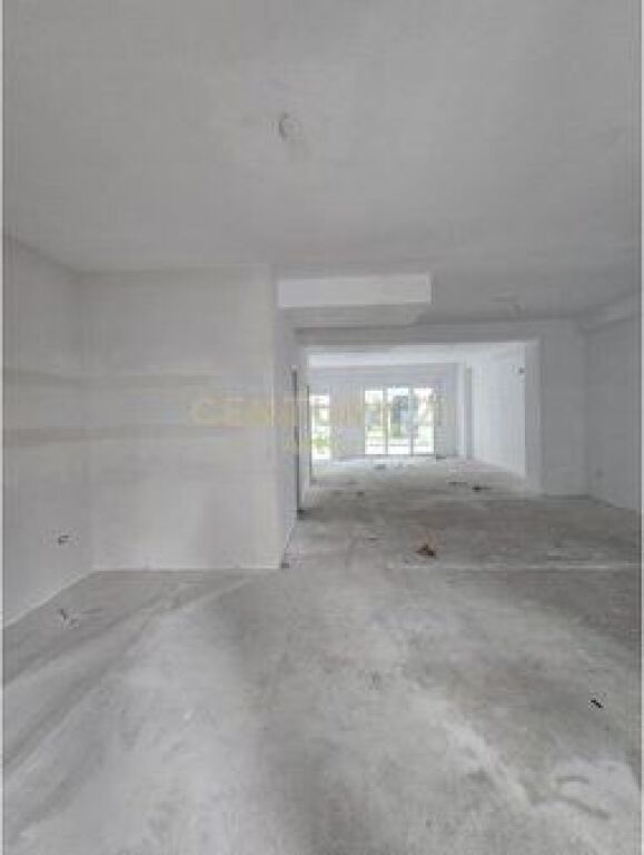 Njësi Komerciale me Qira + Verandë + 2 Poste Parkimi tek Univers City Residence