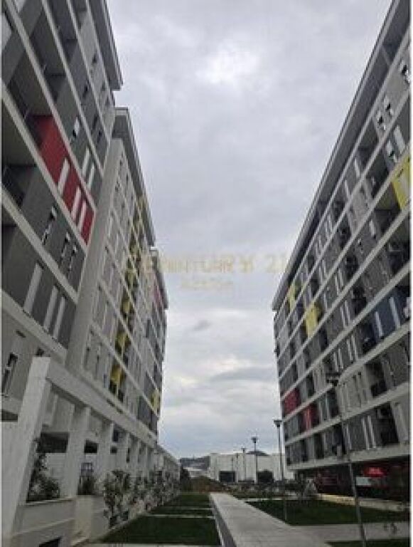 Njësi Komerciale me Qira + Verandë + 2 Poste Parkimi tek Univers City Residence