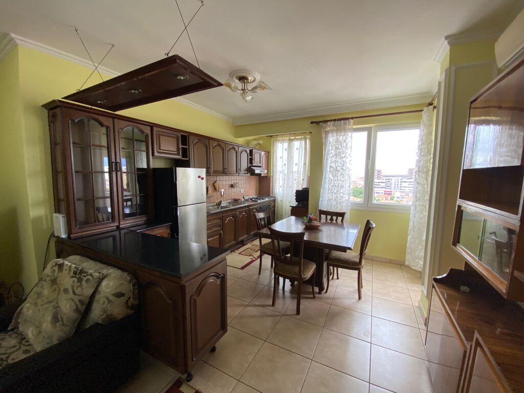 🏡 Shitet apartament 2+1+2 te Pazari i Ri