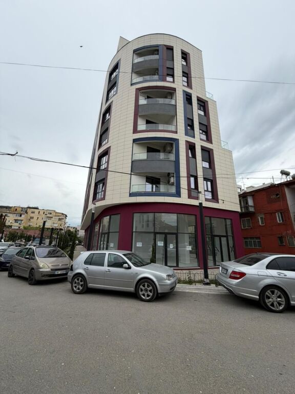 Tirane, jepet me qera ambjent biznesi Kati 0, 20 m² 550 € (Rruga Hyqmet Delvina)