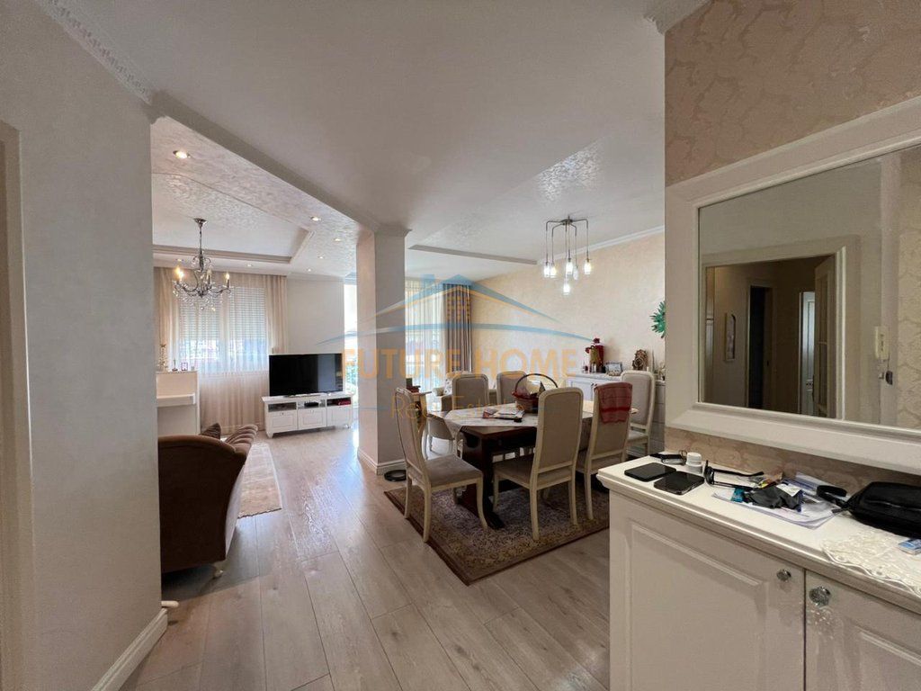 Apartament 2+1+2, Blloku, Tirane