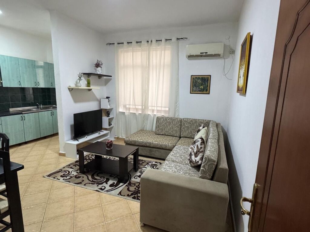 Jepet Me Qera Apartament 1+1+1 Ballkon