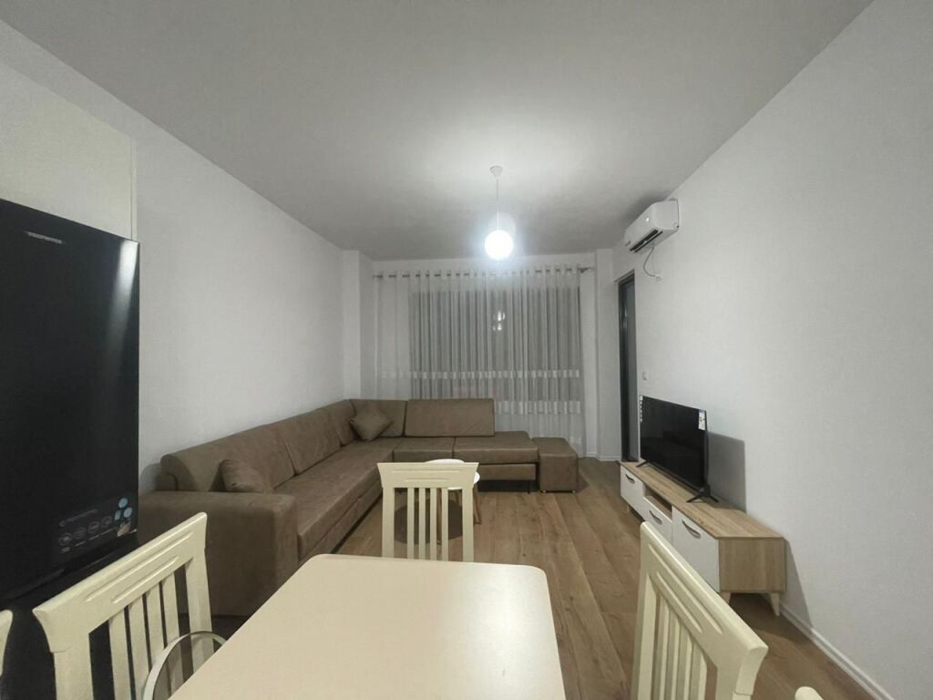 *Apartament 2+1 per qira ne Kamez!